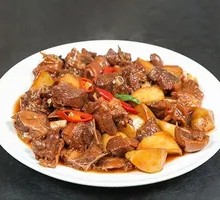 Stewed Goose in Iron Pot