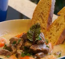 French White Sauce Braised Beef with Chestnut Mushrooms