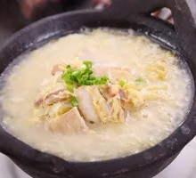 Sour Cabbage and Pork in Clay Pot