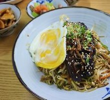 Braised Pork Noodles with Scallion Oil