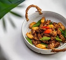 Black Pepper Beef with Crisp Water Chestnuts