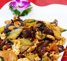 Wood Ear Mushroom and Pork Rice Bowl