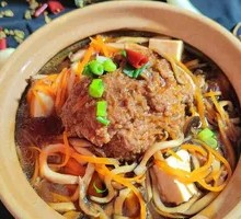 Braised Pork Dumplings in Clay Pot