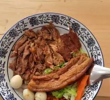 Pig Trotter and Braised Pork Rice