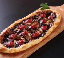 Strawberry Chocolate Pizza