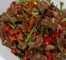 Stir-Fried Beef with Yellow Onion