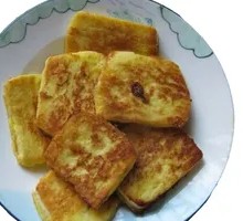 Steamed bun slices with stinky tofu