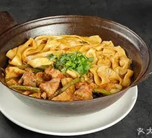 Stir-fried Noodles with Green Beans in Clay Pot