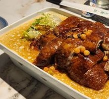 Innovative Soup-filled Roast Goose