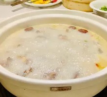 Pig's stomach and chicken hot pot