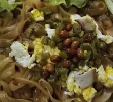 Stir-Fried Rice Noodles with Pork and Pickled Beans