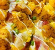 Golden Salted Egg Yolk Chicken Pizza
