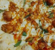 Spicy Crawfish & Tender Chicken Pizza