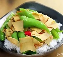 Bell Pepper and Tofu Skin Rice Bowl
