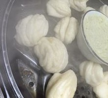 Flower-shaped steamed bun