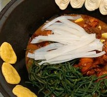 Stir-Fried Rooster in Iron Pot