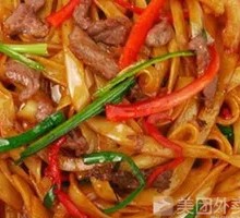 Stir-Fried Rice Noodles with Shredded Pork and Egg