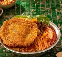 Fried Egg Snail Noodles