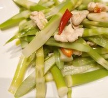 Walnut and Fresh Bamboo Shoots