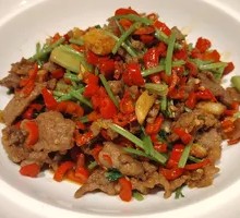 Stir-fried Beef with Wild Onion Flowers