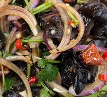 Shredded Onion with Wood Ear Mushrooms