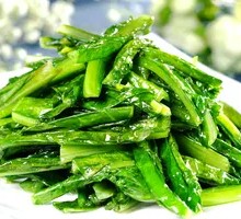 Stir-fried Oil-maize Greens with Garlic