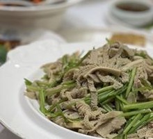 Stir-fried Scallion with Fish Balls
