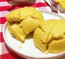 Yellow Steamed Dumplings