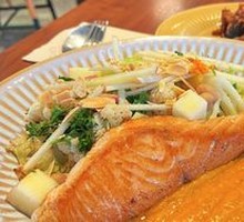 Pan-seared Salmon with Broccoli and Pumpkin Sauce Salad