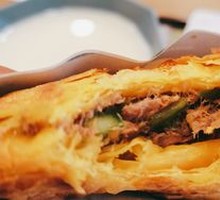 Golden Green Pepper Pork Sandwich