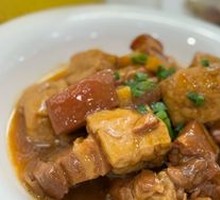 Braised Pork with Tofu Puffs