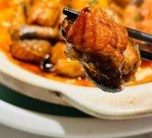 Braised Eel and Hoof Tendon in Clay Pot