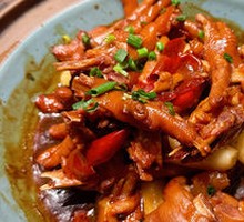 Braised Pig Trotters and Chicken Feet in Clay Pot