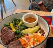 Thai Pan-Fried Beef Bowl with Green Curry Sauce