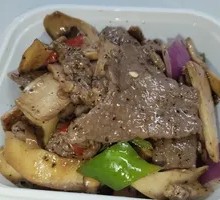 Black Pepper Beef with King Oyster Mushrooms
