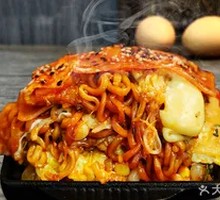 Cheesy Turkey Ramen Bake