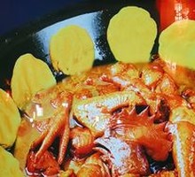 Stewed Rooster in Iron Pot