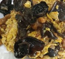 Sour Stir-Fried Egg with Wood Ear Mushrooms