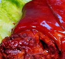 Braised Pork Shank in Clay Pot