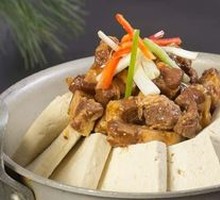 Pressure-cooked braised pork with tofu