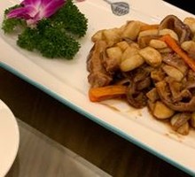 Braised Pork Intestines with Garlic