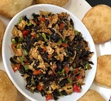 Oil-fried pancake with wood ear mushrooms and egg