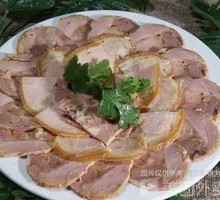 Braised Pork Elbow in Flatbread