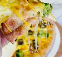 Golden Salted Egg Yolk嫩 Chicken Pizza