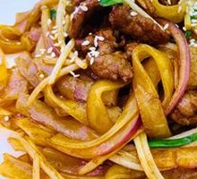 Beef Chow Fun with Soy Sauce