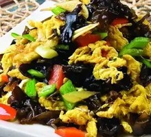 Egg Stir-Fried with Wood Ear Mushrooms