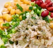 Pea and Meat Sauce Noodles