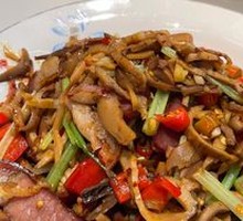 Stir-fried smoked bamboo shoots with preserved pork