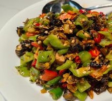 Spicy Stir-Fried Snail Meat