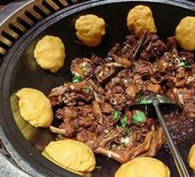 Stewed Goose in Iron Pot